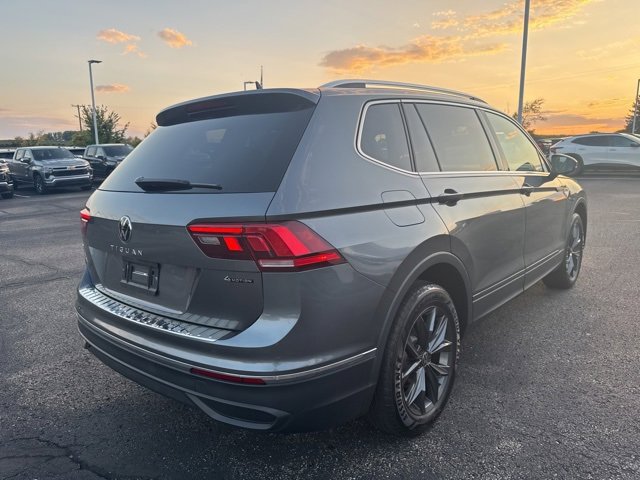 Used 2022 Volkswagen Tiguan SE image 3
