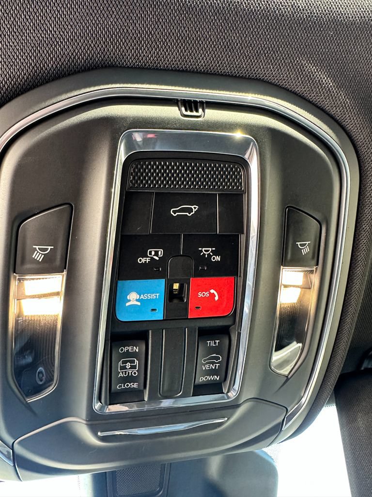 Used 2023 Jeep Grand Cherokee L Altitude AWD/4WD image 18