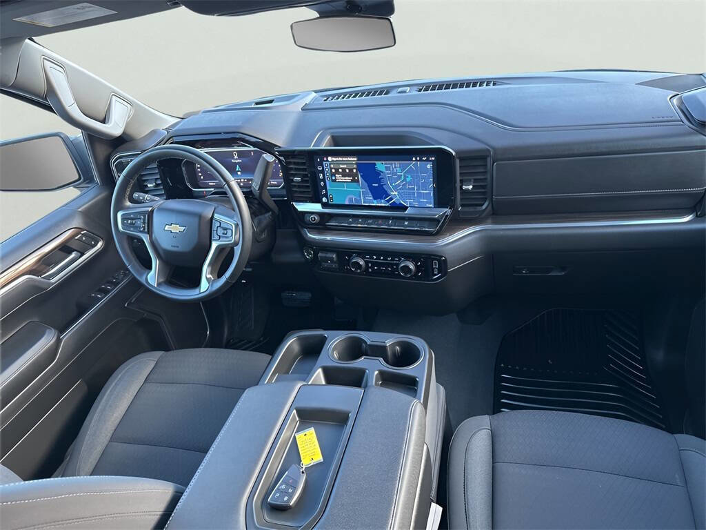 Used 2025 Chevrolet Silverado 1500 LT image 32
