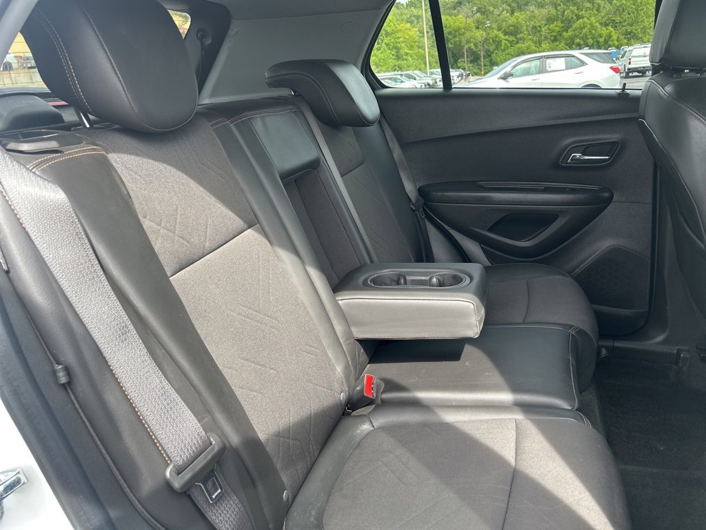 Used 2022 Chevrolet Trax LT w/ LT Convenience Package image 39