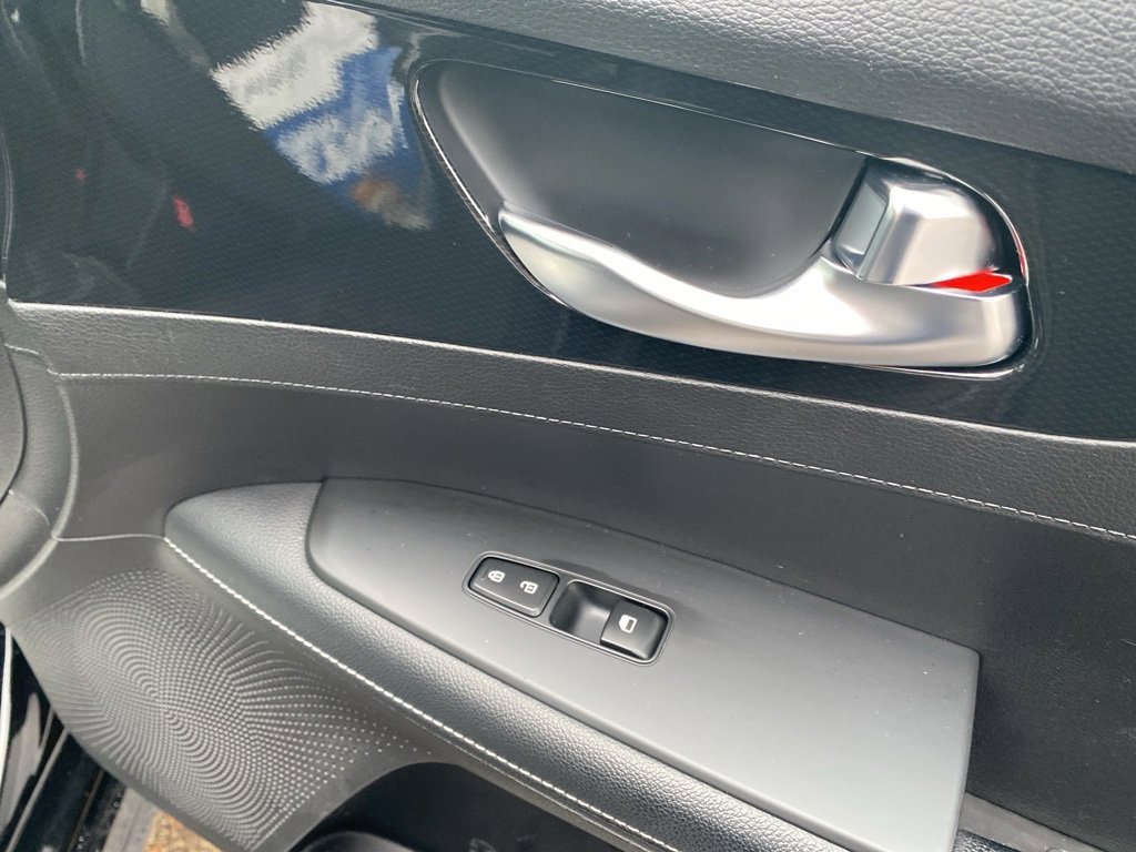 Certified 2023 Kia Forte GT-Line image 12