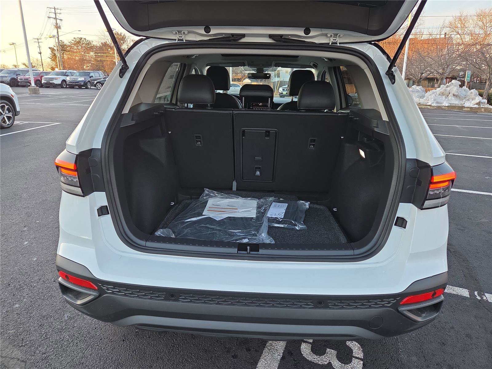 New 2026 Volkswagen Taos SE image 5