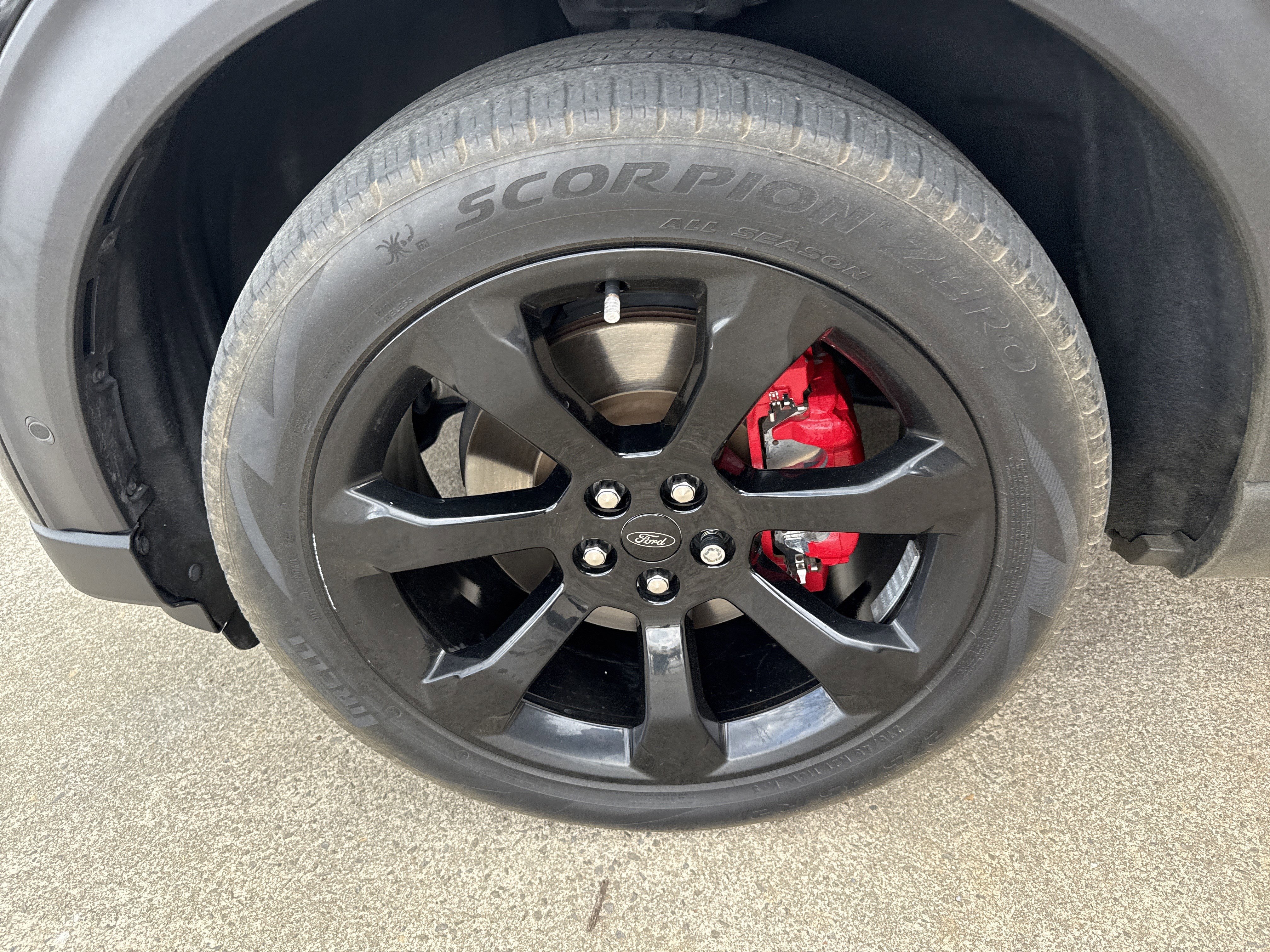 Used 2020 Ford Explorer ST w/ ST Street Pack image 11