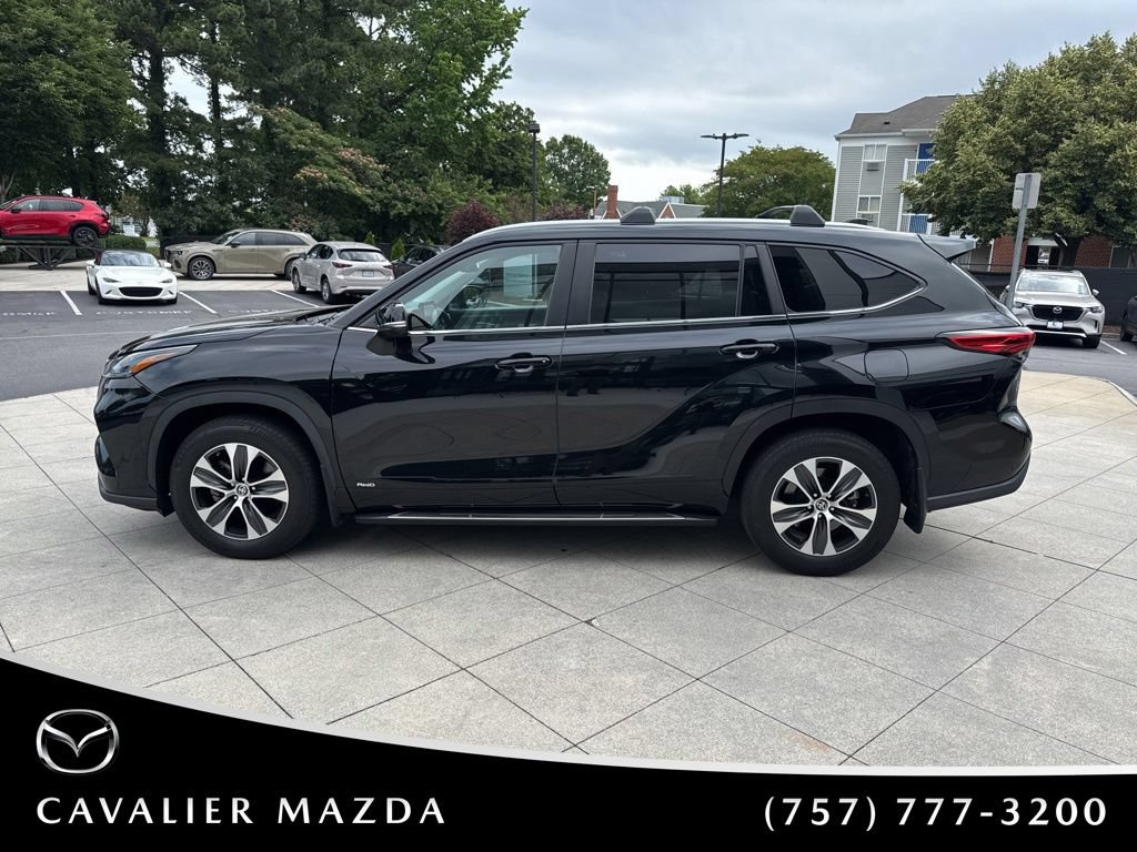 Used 2023 Toyota Highlander XLE AWD/4WD image 4