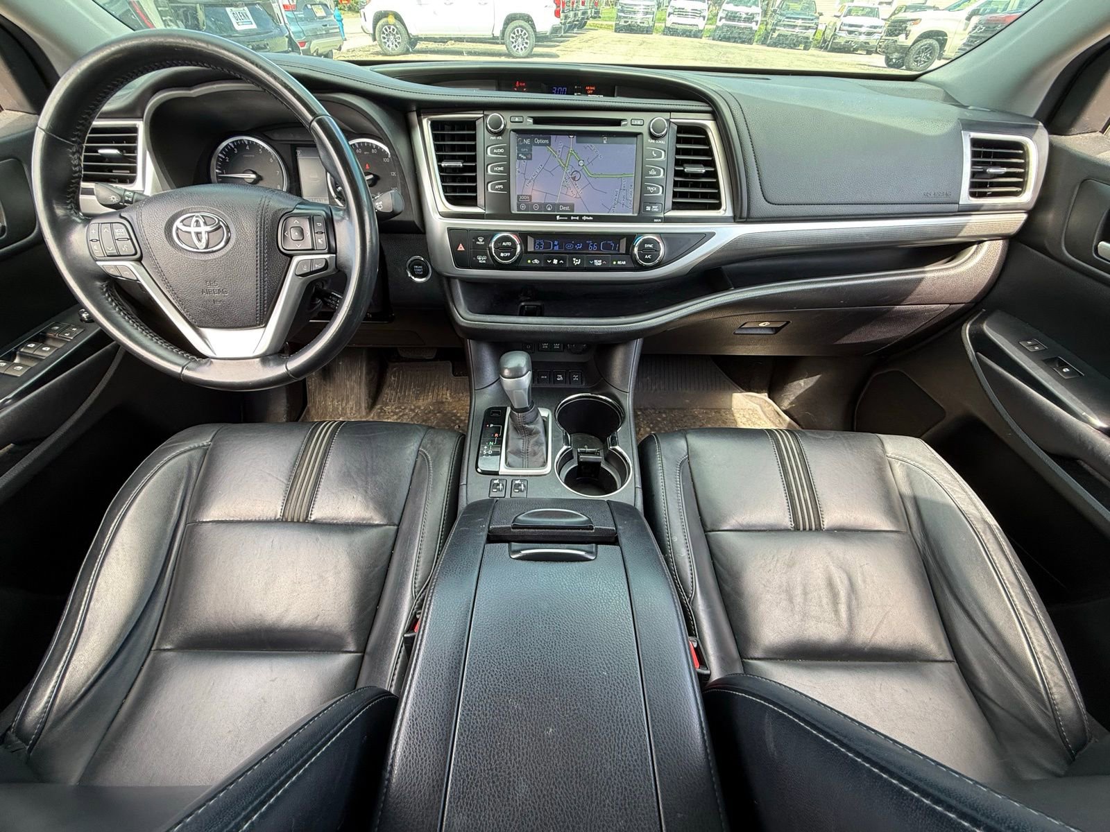 Used 2017 Toyota Highlander SE AWD/4WD image 16