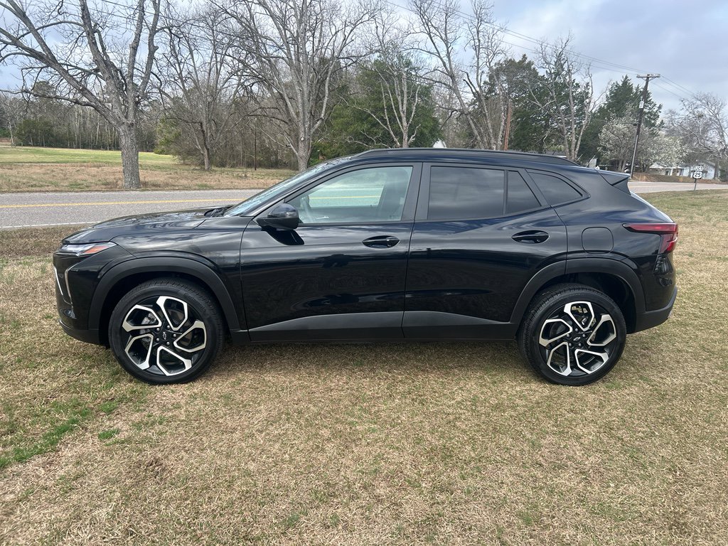 Used 2025 Chevrolet Trax RS w/ Driver Confidence Package image 9