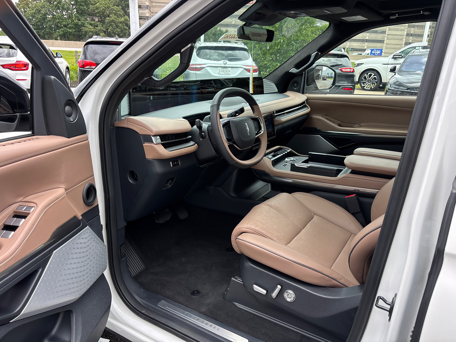 New 2026 Lincoln Navigator L Black Label AWD/4WD image 24
