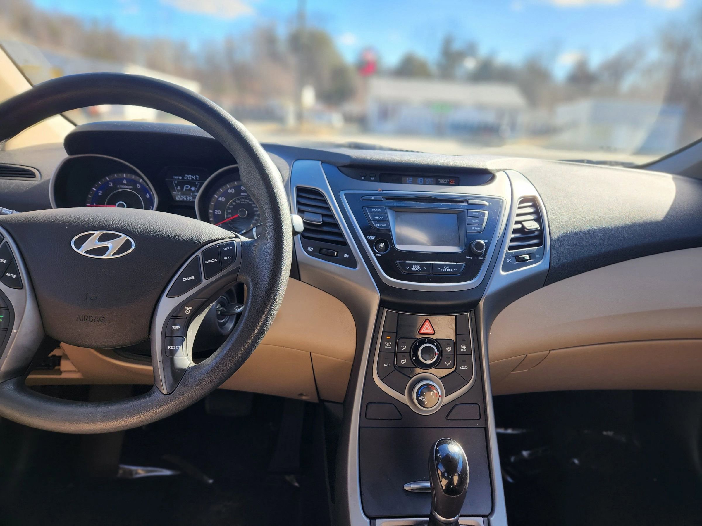 Used 2015 Hyundai Elantra SE w/ Option Group 02 FWD image 29