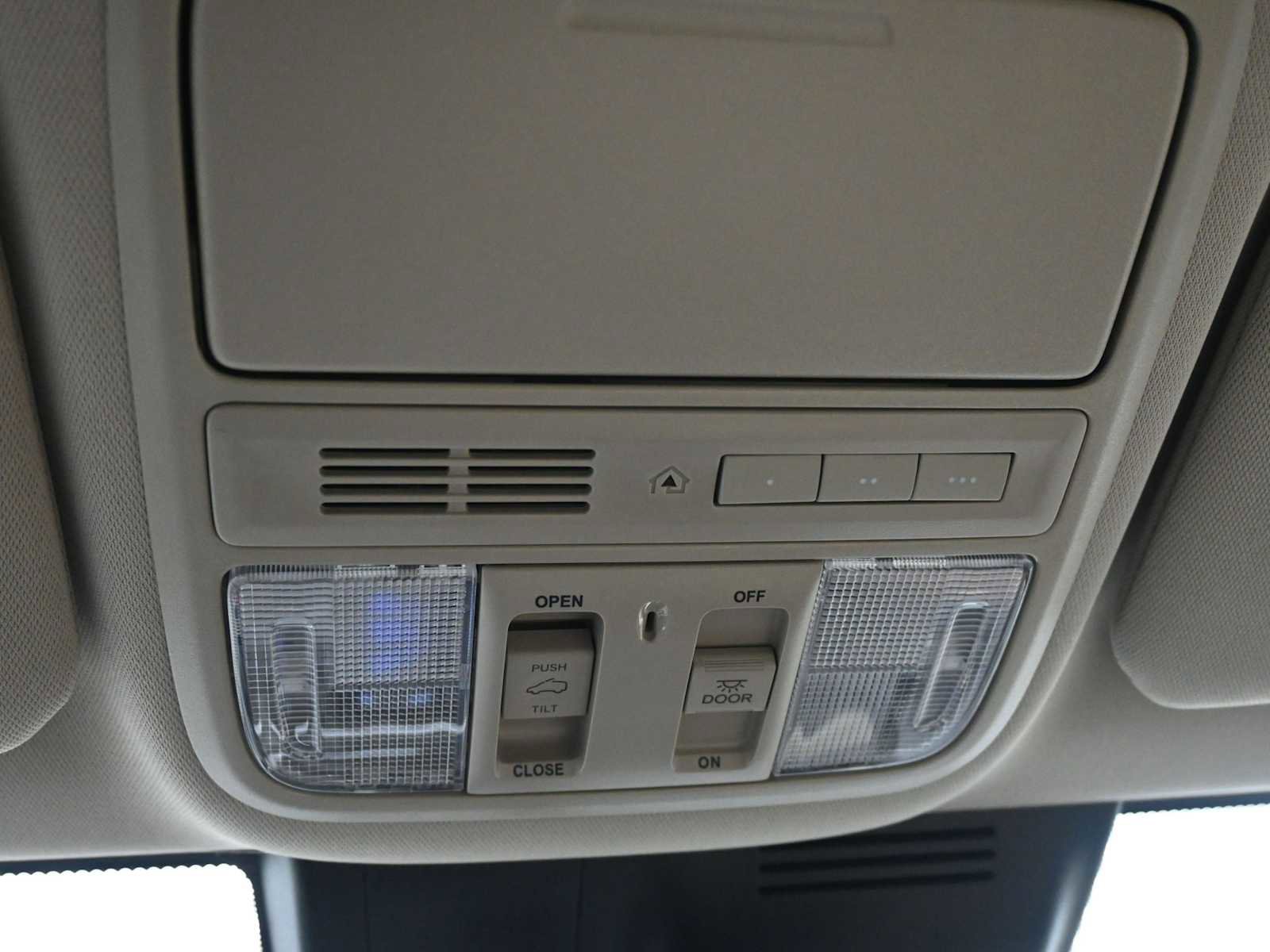 Used 2022 Honda CR-V Touring image 23