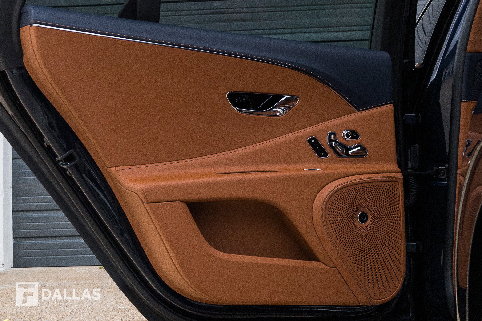 Used 2022 Bentley Flying Spur V8 image 30