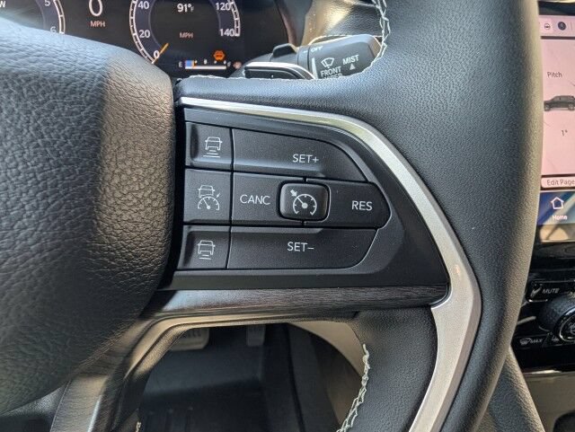 Used 2024 Jeep Grand Cherokee Limited w/ Black Appearance Package AWD/4WD image 13