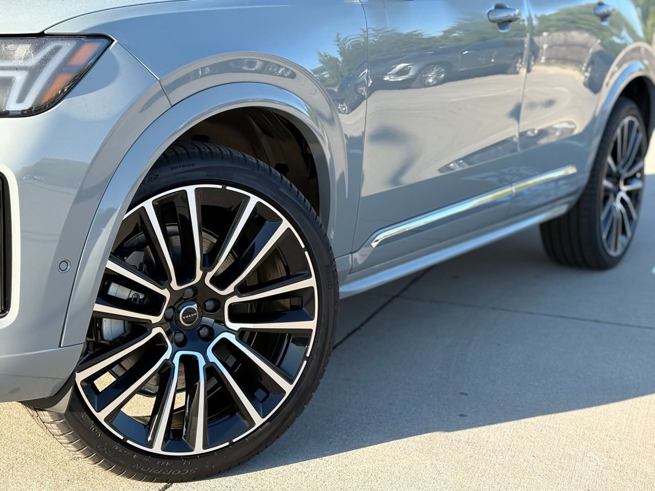 New 2026 Volvo XC90 B6 Plus w/ Protection Package Premier image 7