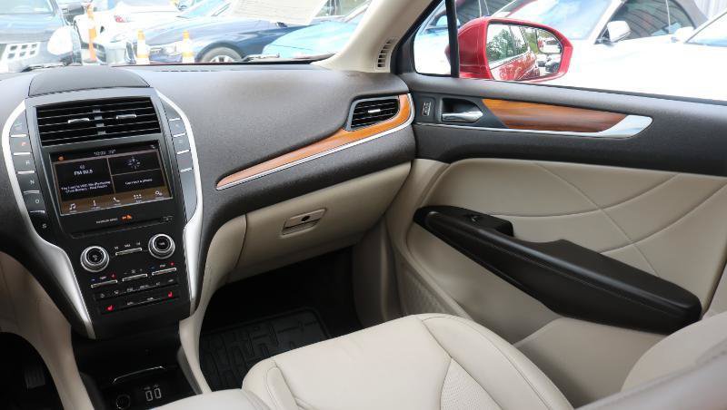 Used 2017 Lincoln MKC Select w/ Lincoln MKC Climate Package FWD image 19
