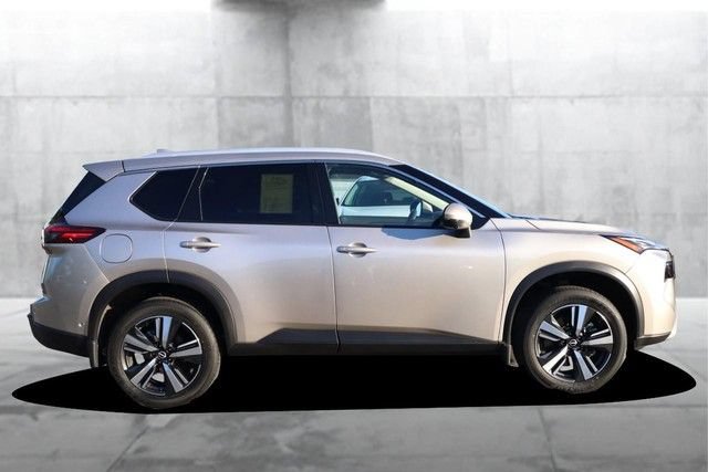 Certified 2025 Nissan Rogue SL w/ Tech Package AWD/4WD image 5