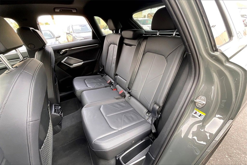Used 2025 Audi Q3 2.0T Premium image 25