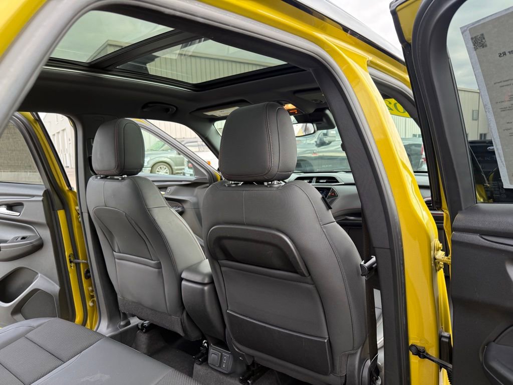 Used 2023 Chevrolet TrailBlazer RS w/ Sun and Liftgate Package image 21