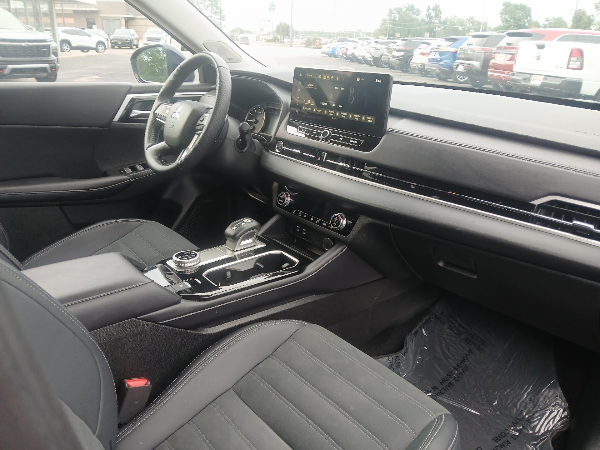 Used 2025 Mitsubishi Outlander SE AWD/4WD image 23