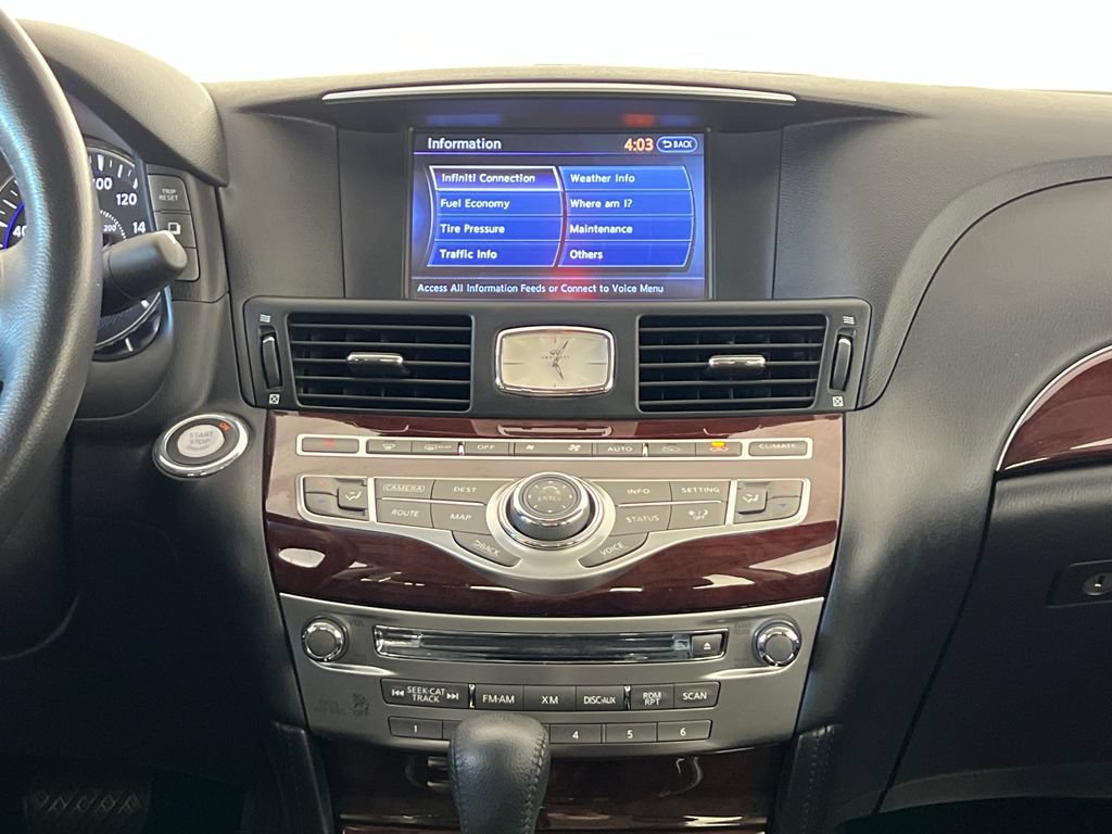 Used 2017 INFINITI Q70 3.7 RWD image 20