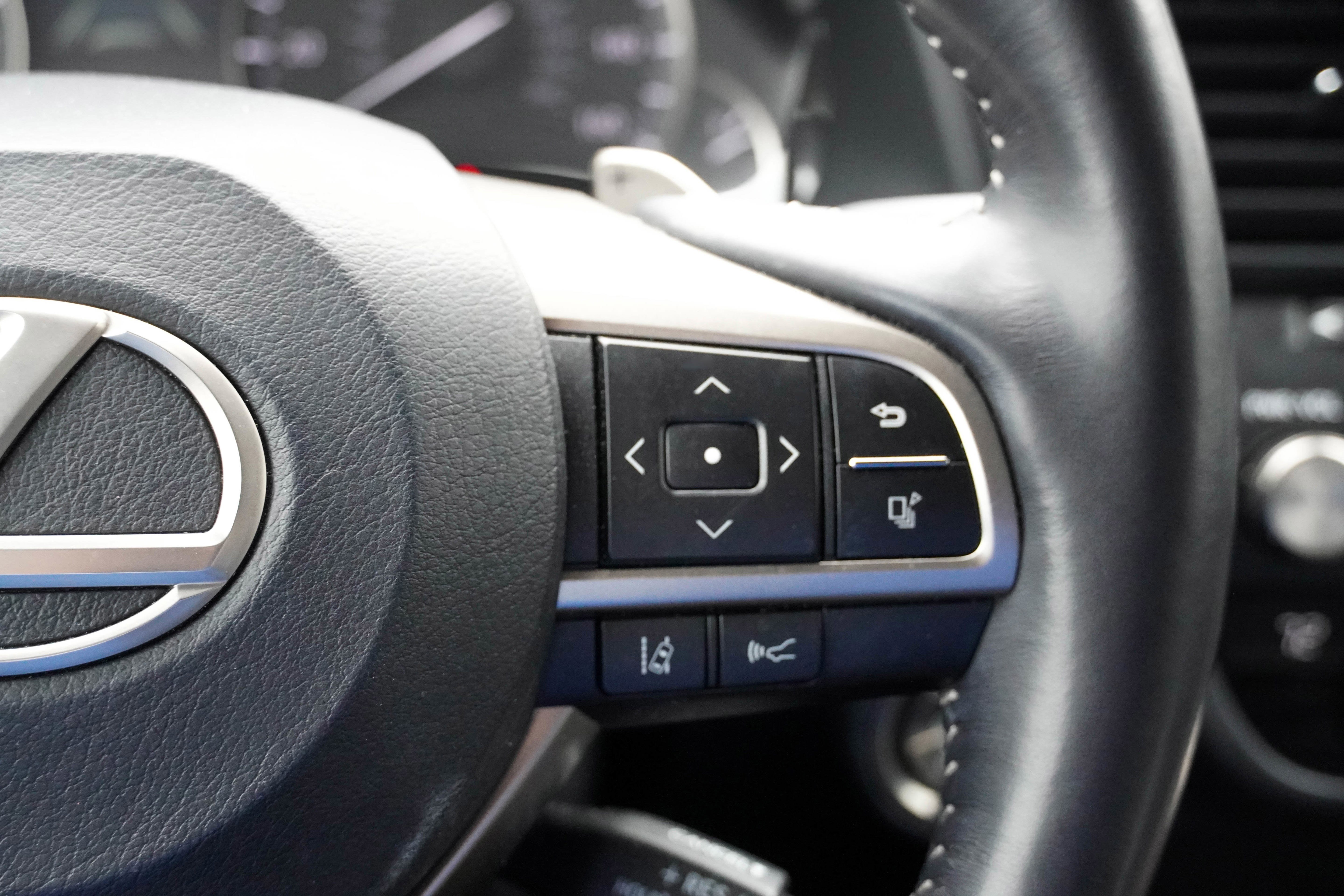 Used 2022 Lexus RX 350L 350L w/ Premium Package image 22