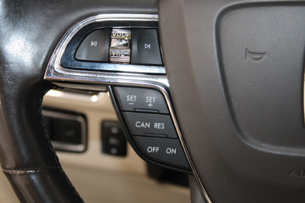 Used 2018 Lincoln Navigator Select RWD image 39