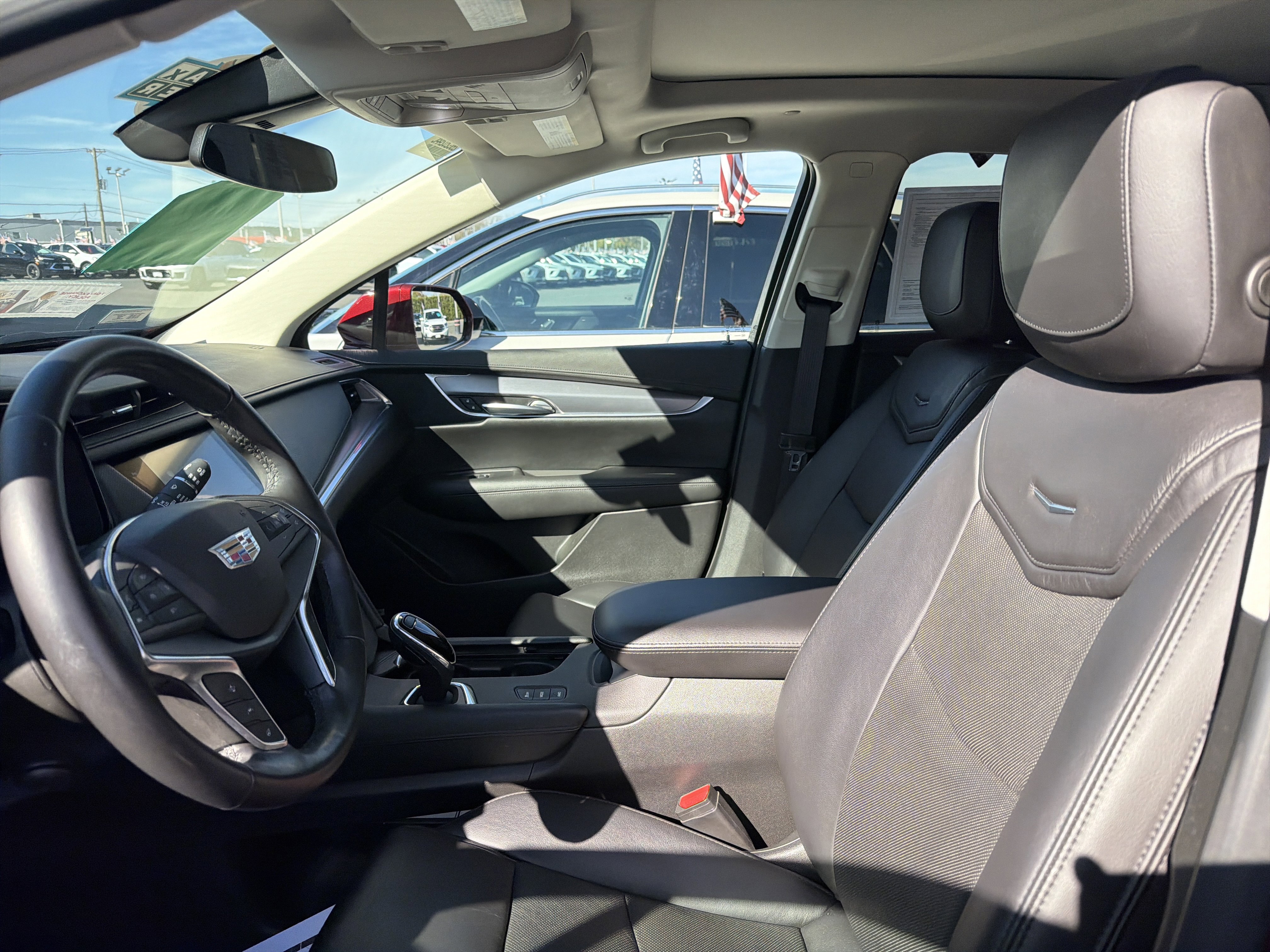 Used 2018 Cadillac XT5 Luxury w/ Driver Awareness Package image 8