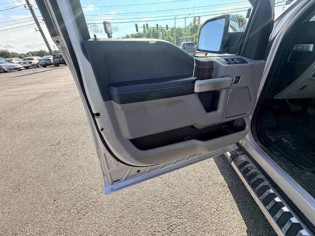 Used 2015 Ford F150 Lariat w/ Equipment Group 502A Luxury AWD/4WD image 38