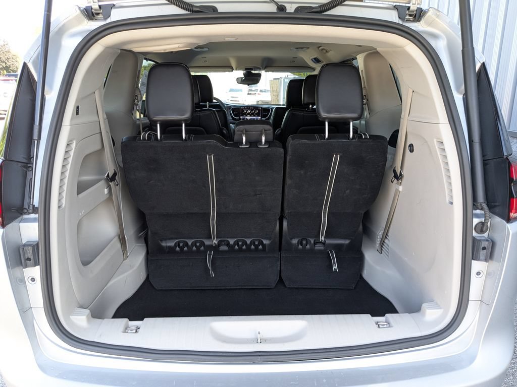 Used 2024 Chrysler Pacifica Touring-L FWD image 29