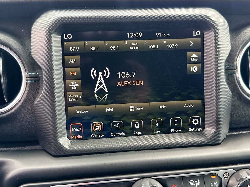 Used 2022 Jeep Wrangler Unlimited Rubicon 4xe w/ Cold Weather Group AWD/4WD image 16