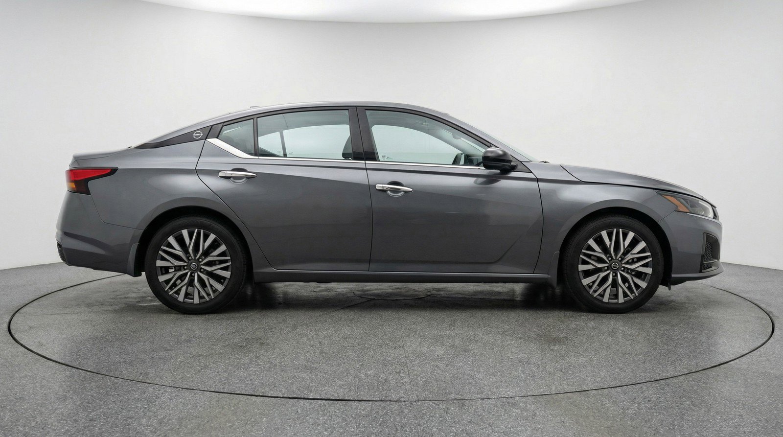 Used 2025 Nissan Altima 2.5 SV image 11