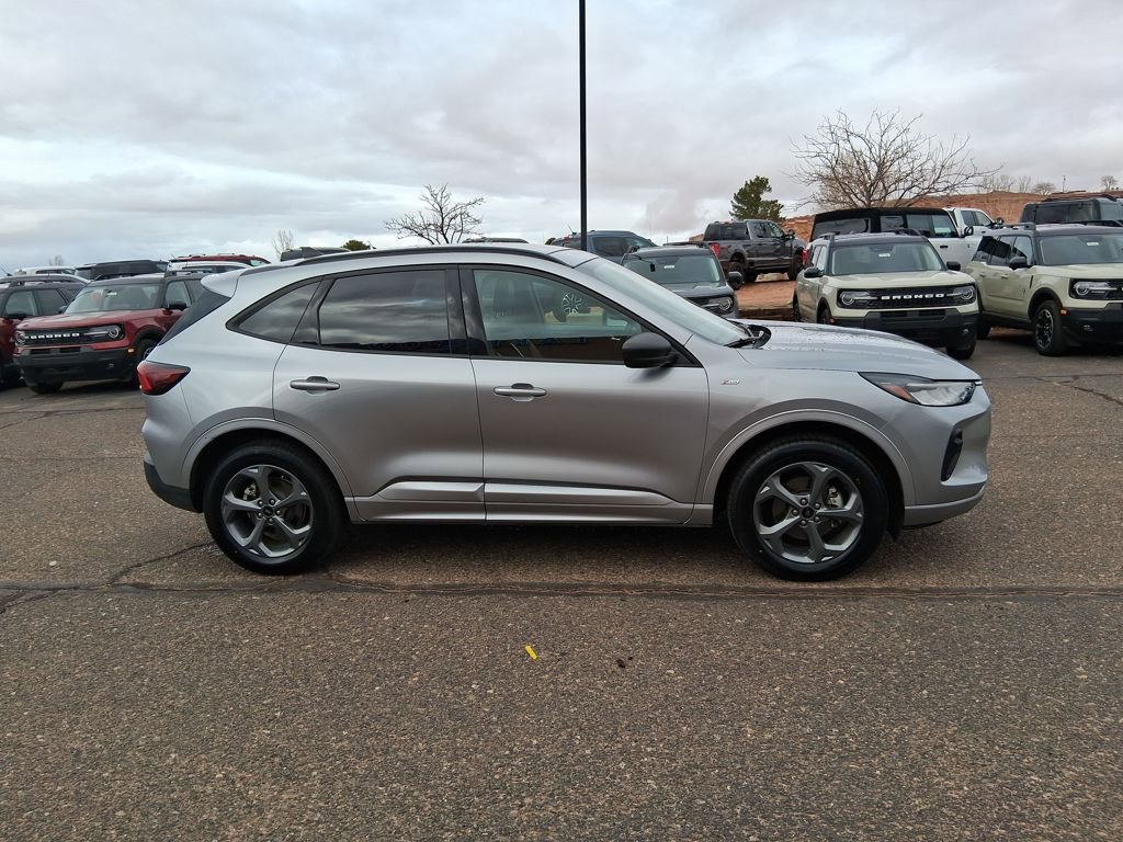 Used 2024 Ford Escape ST-Line image 6