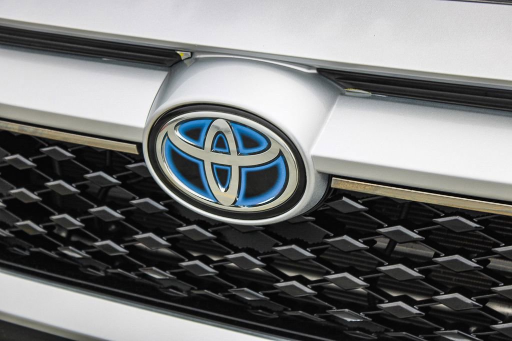 Used 2022 Toyota RAV4 XSE w/ Weather Package AWD/4WD image 5