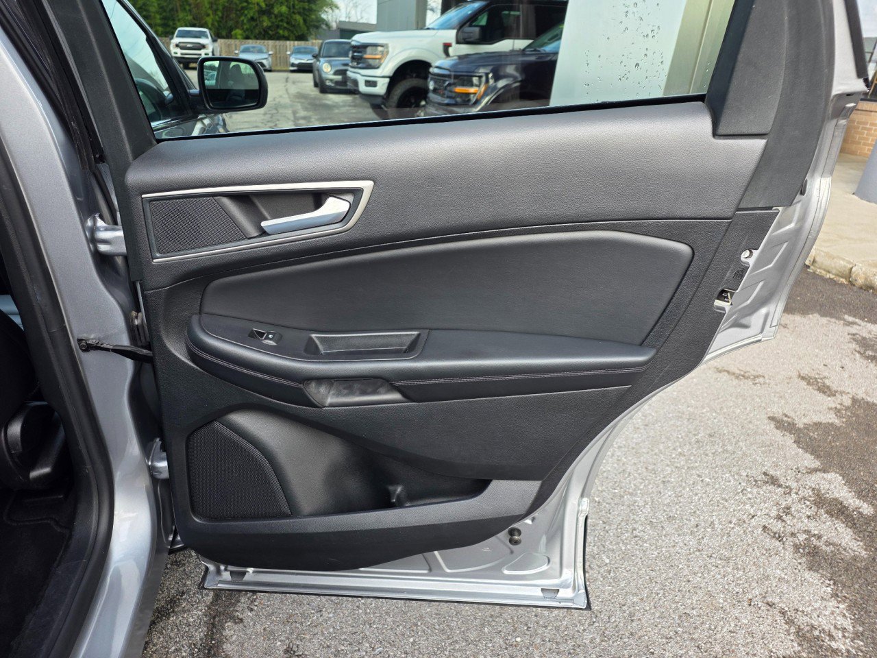 Used 2024 Ford Edge SEL image 12