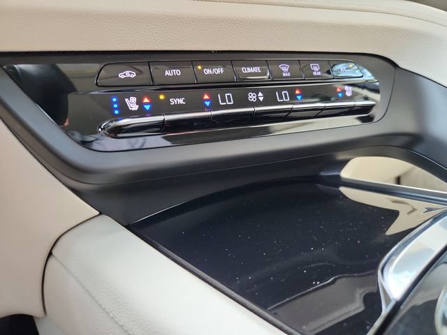 Used 2021 Buick Envision Avenir w/ Technology Package II AWD/4WD image 30