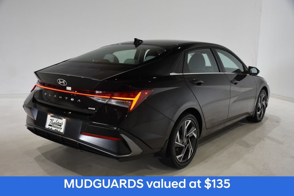 Used 2025 Hyundai Elantra Limited FWD image 5