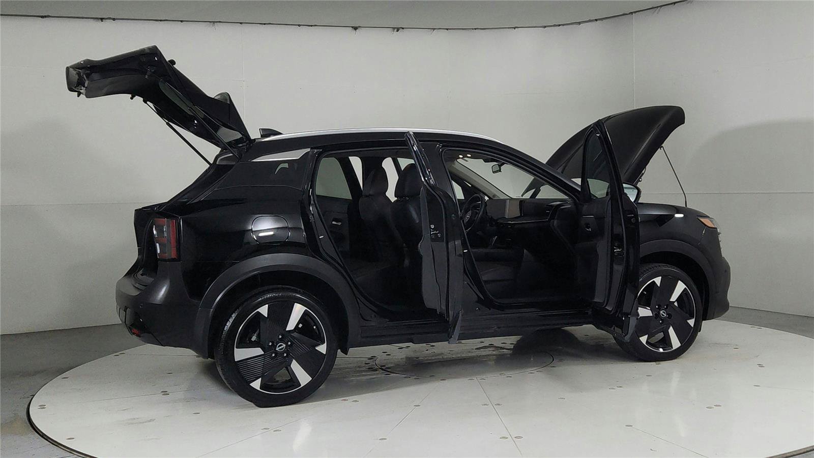 Certified 2025 Nissan Kicks SR FWD image 12