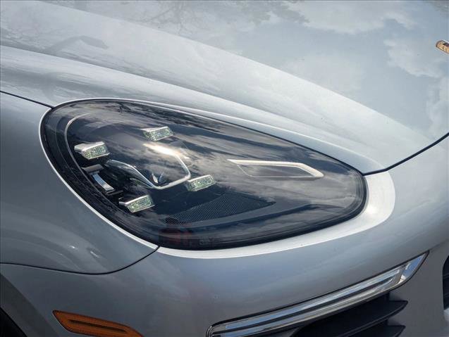 Used 2018 Porsche Cayenne S image 21