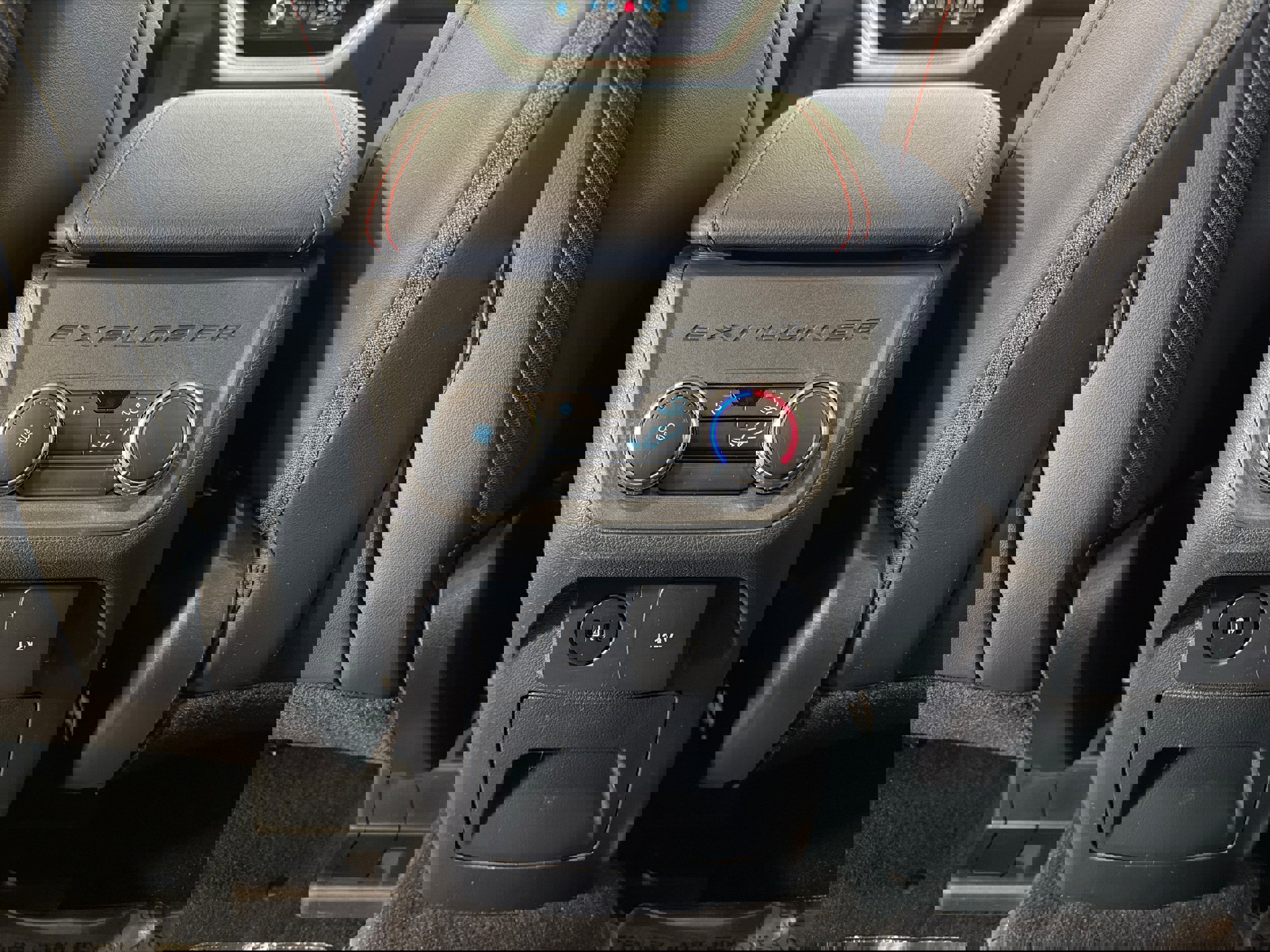 Certified 2025 Ford Explorer ST-Line image 11