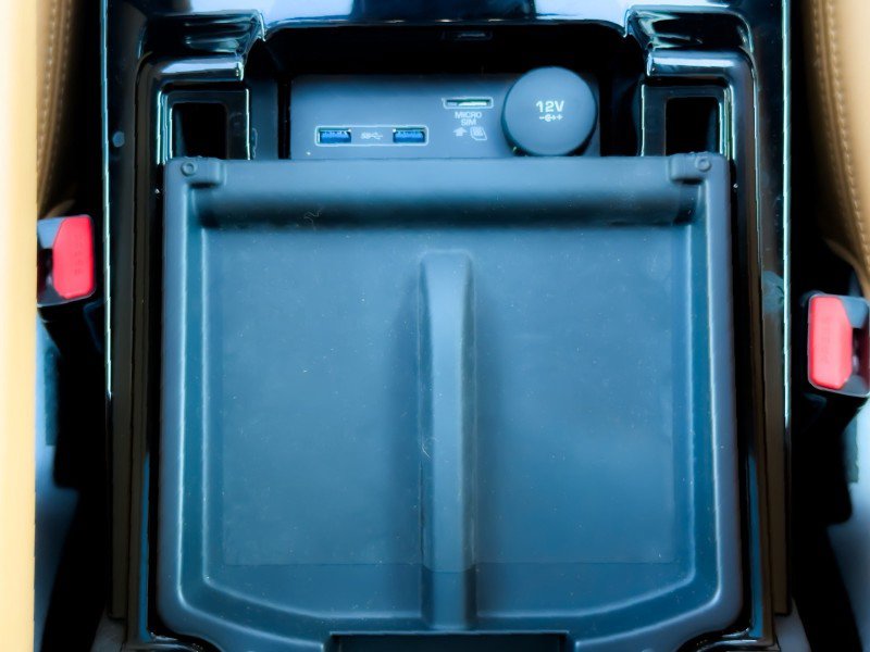 Used 2018 Land Rover Discovery HSE image 29