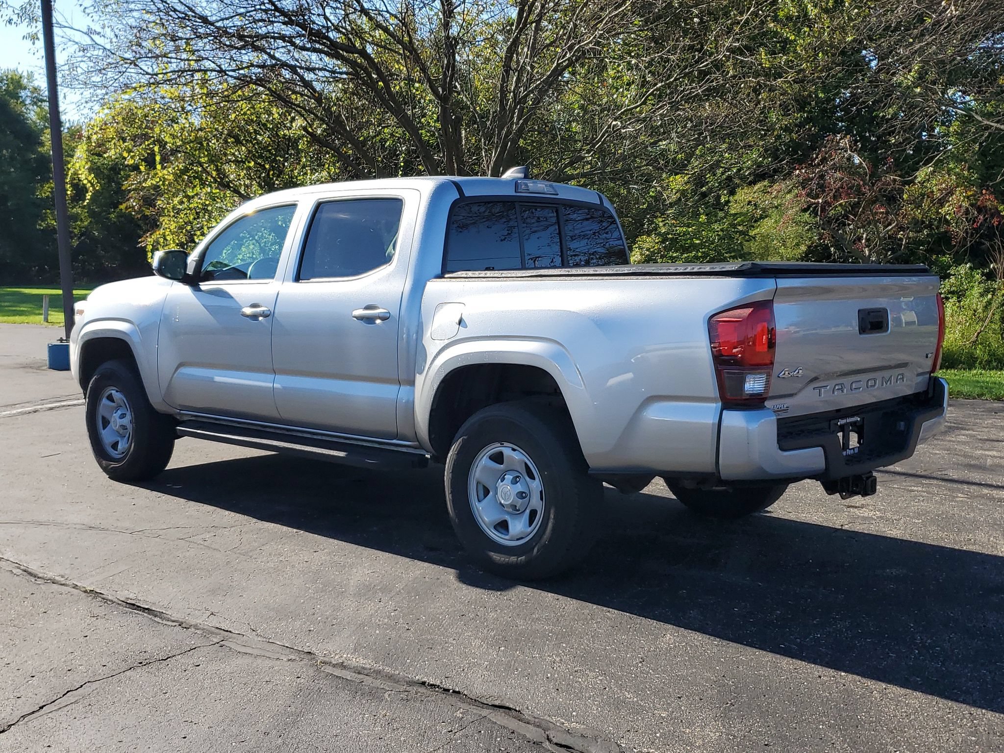 Used 2022 Toyota Tacoma SR AWD/4WD image 5
