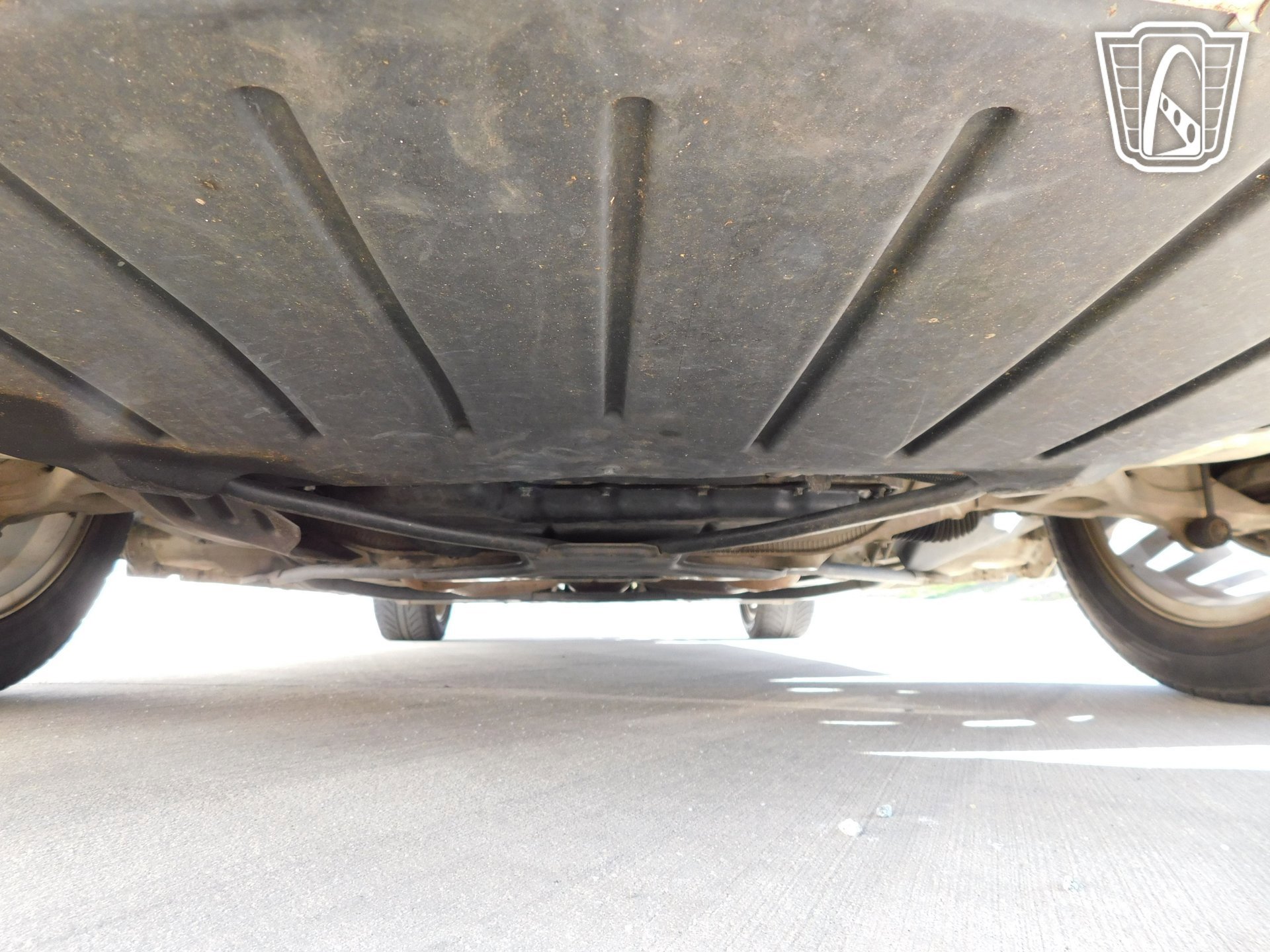 Used 2004 Ford Thunderbird image 40