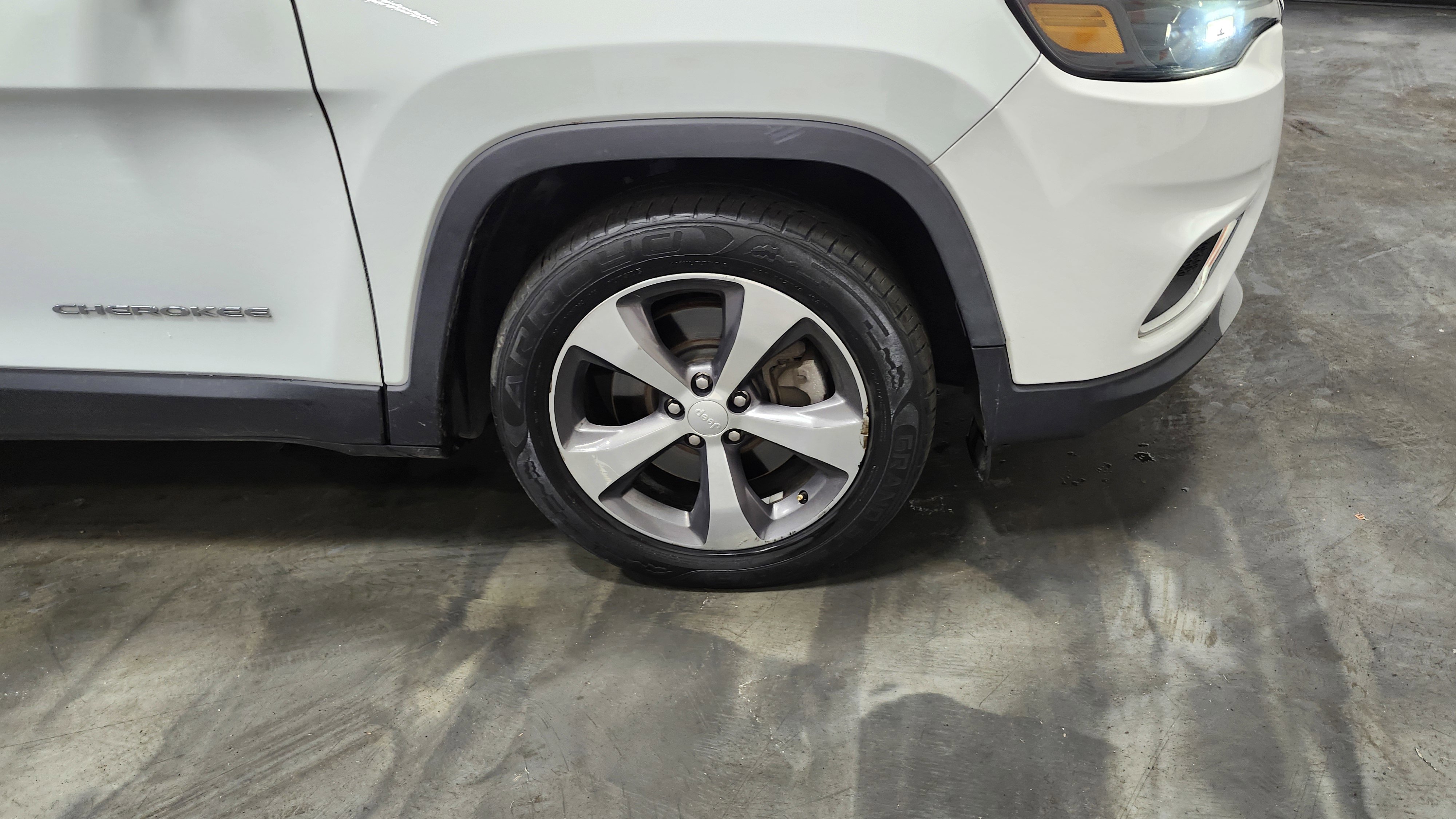 Used 2020 Jeep Cherokee Limited image 11