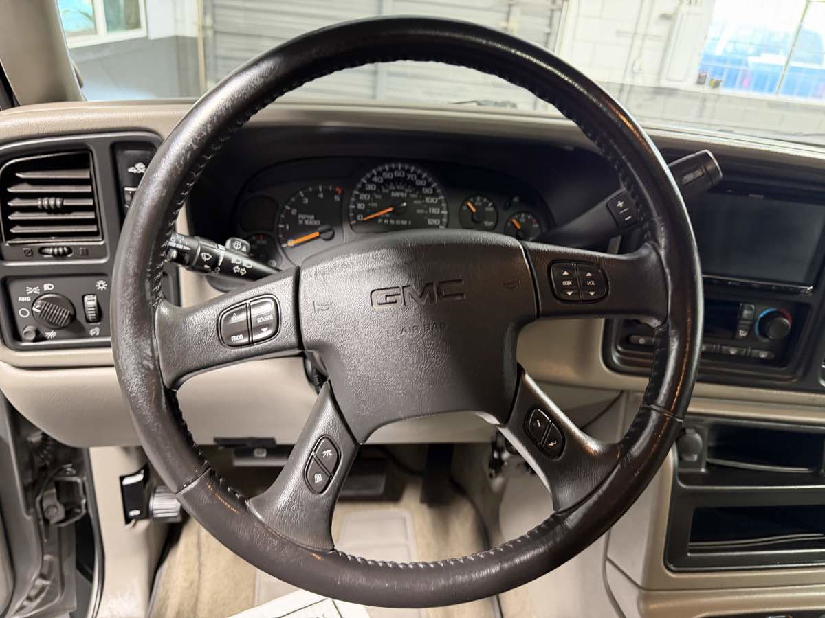 Used 2006 GMC Sierra 2500 SLT w/ Heavy-Duty Power Package image 18