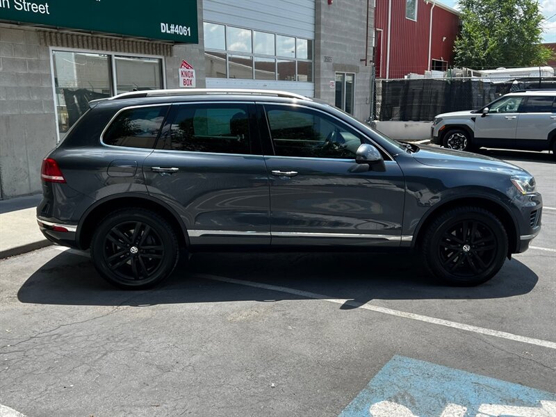 Used 2016 Volkswagen Touareg VR6 AWD/4WD image 8