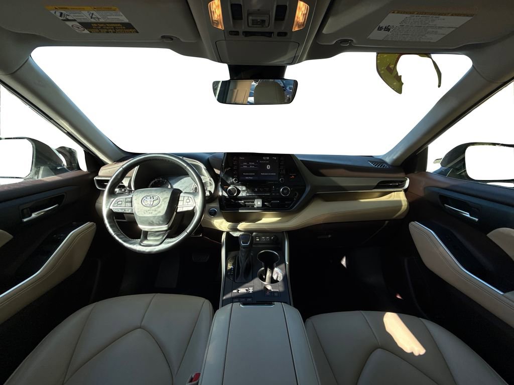 Used 2022 Toyota Highlander XLE image 19