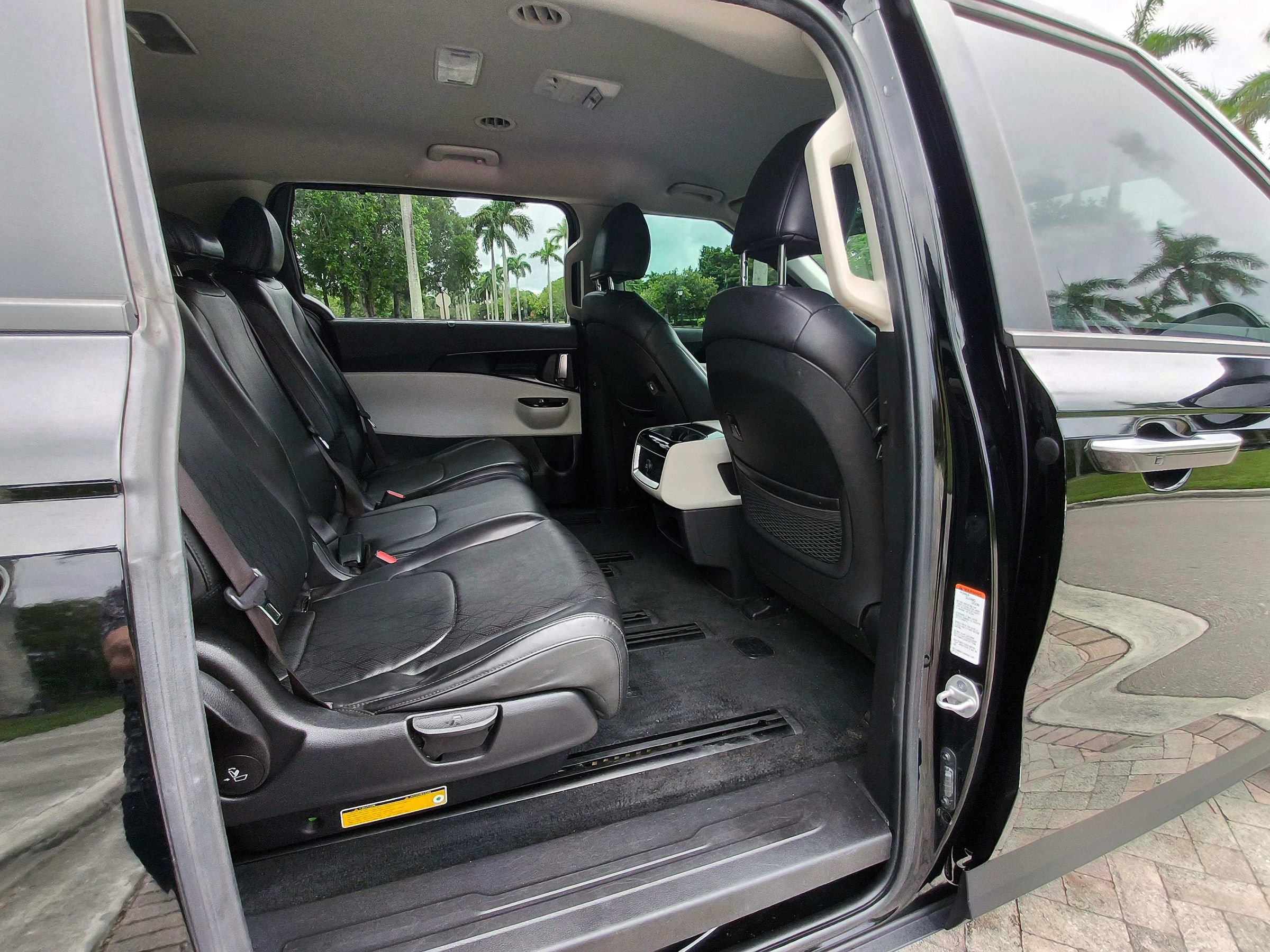 Used 2022 Kia Carnival EX FWD image 37