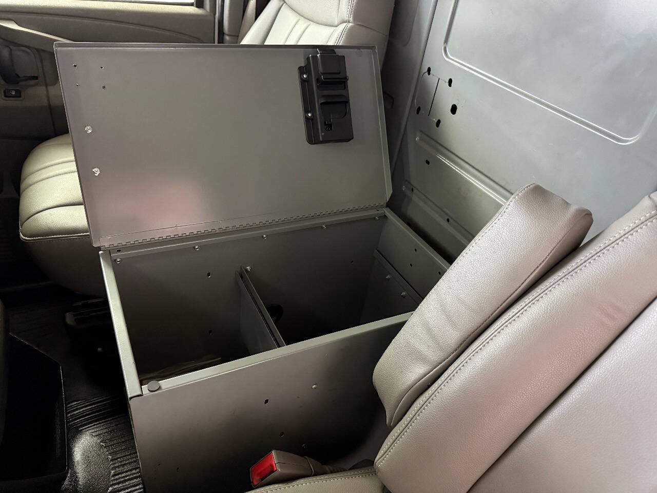 Used 2018 Chevrolet Express 3500 Extended w/ Driver Convenience Package RWD image 38