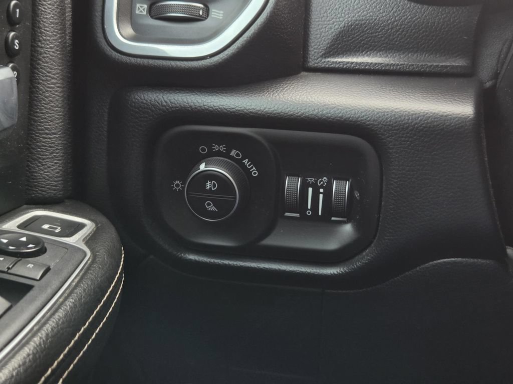 Used 2020 RAM 2500 Laramie w/ Night Edition AWD/4WD image 15