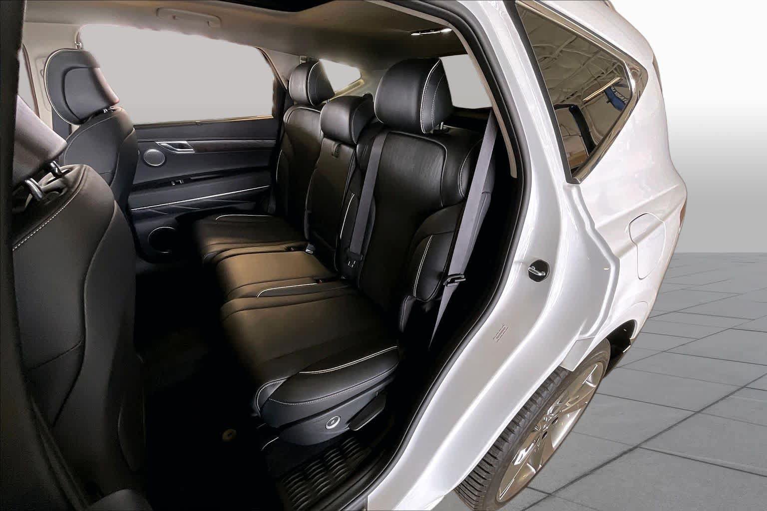 Used 2024 Genesis GV80 2.5T w/ Prestige Package AWD/4WD image 19