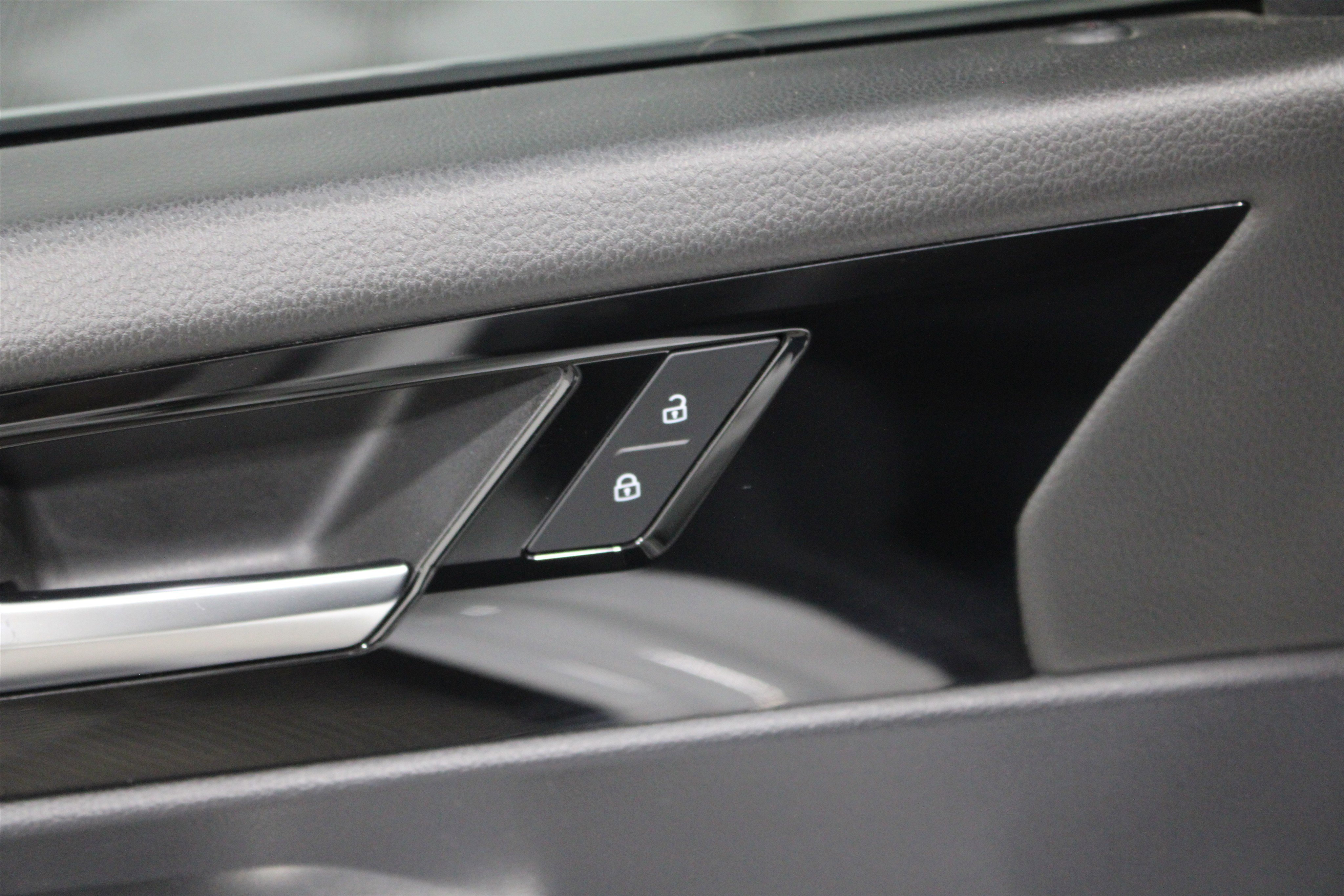 Used 2019 Volkswagen Jetta SEL Premium FWD image 9