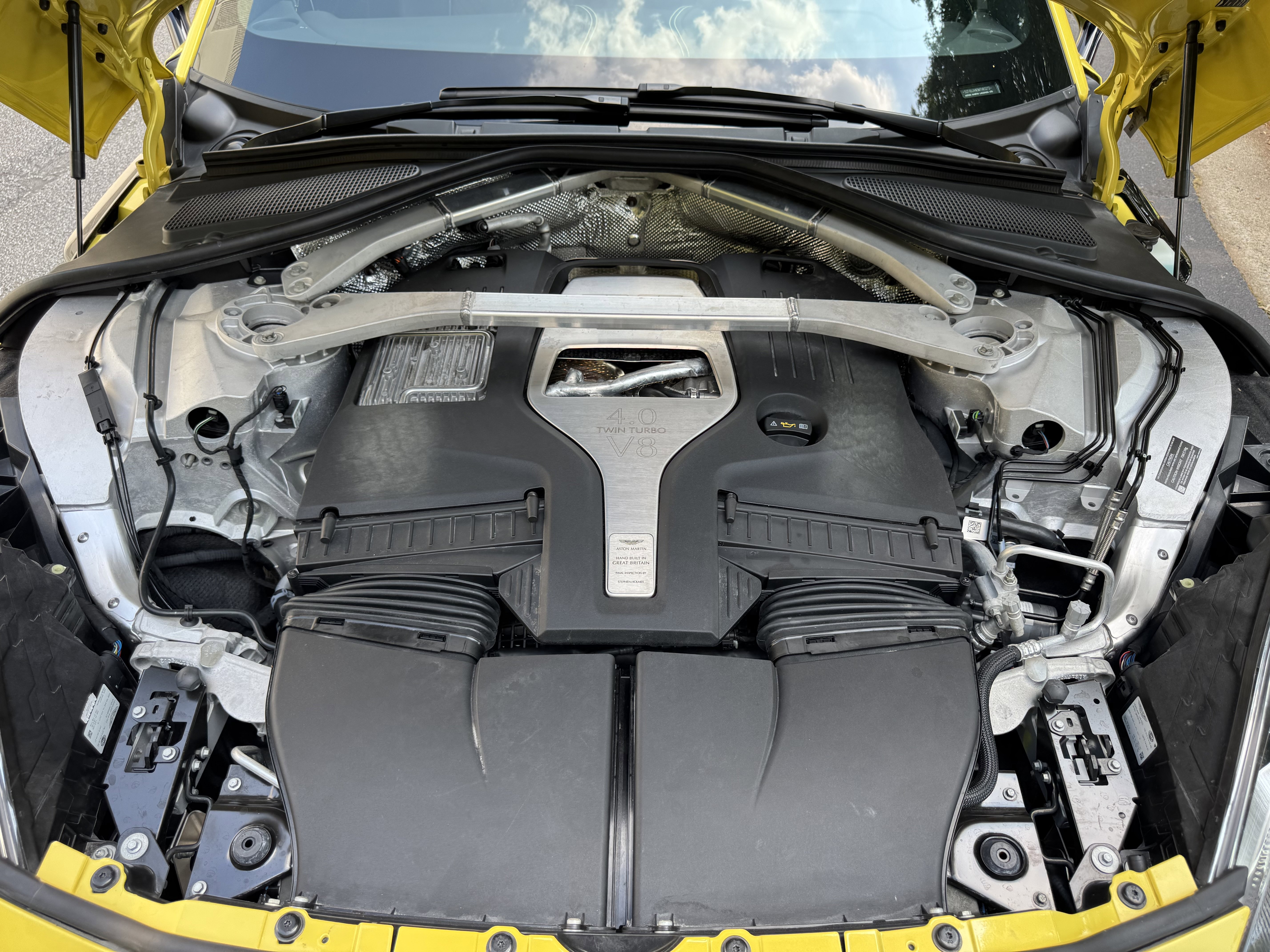 Used 2021 Aston Martin DBX AWD/4WD image 29